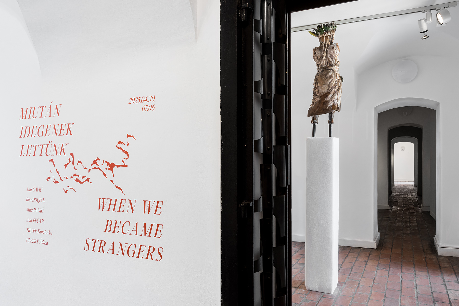EKO9_Miutan_idegenek_lettunk_kiallitas_enterior_foto_Juhasz G. Tamas