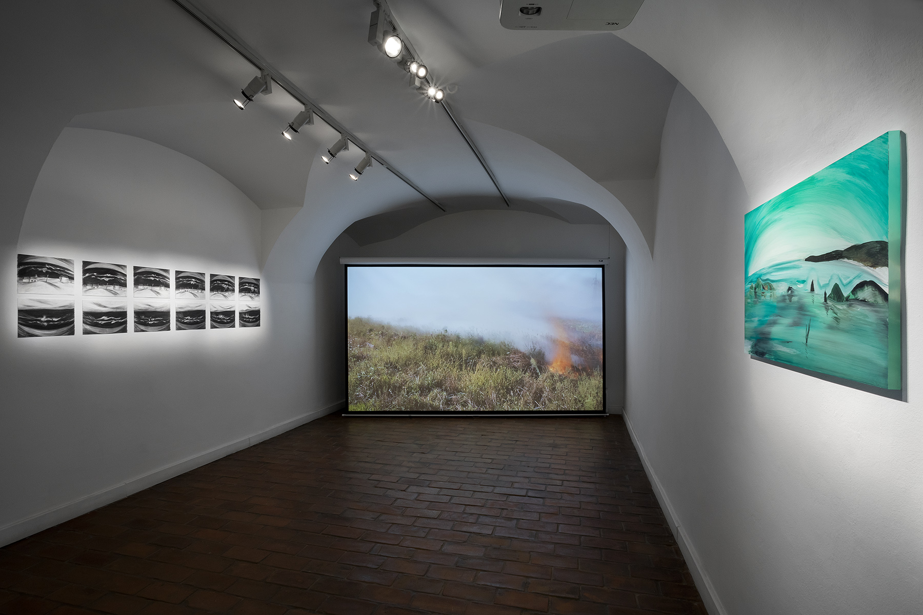 EKO9_Miutan_idegenek_lettunk_kiallitas_enterior_foto_Juhasz G. Tamas