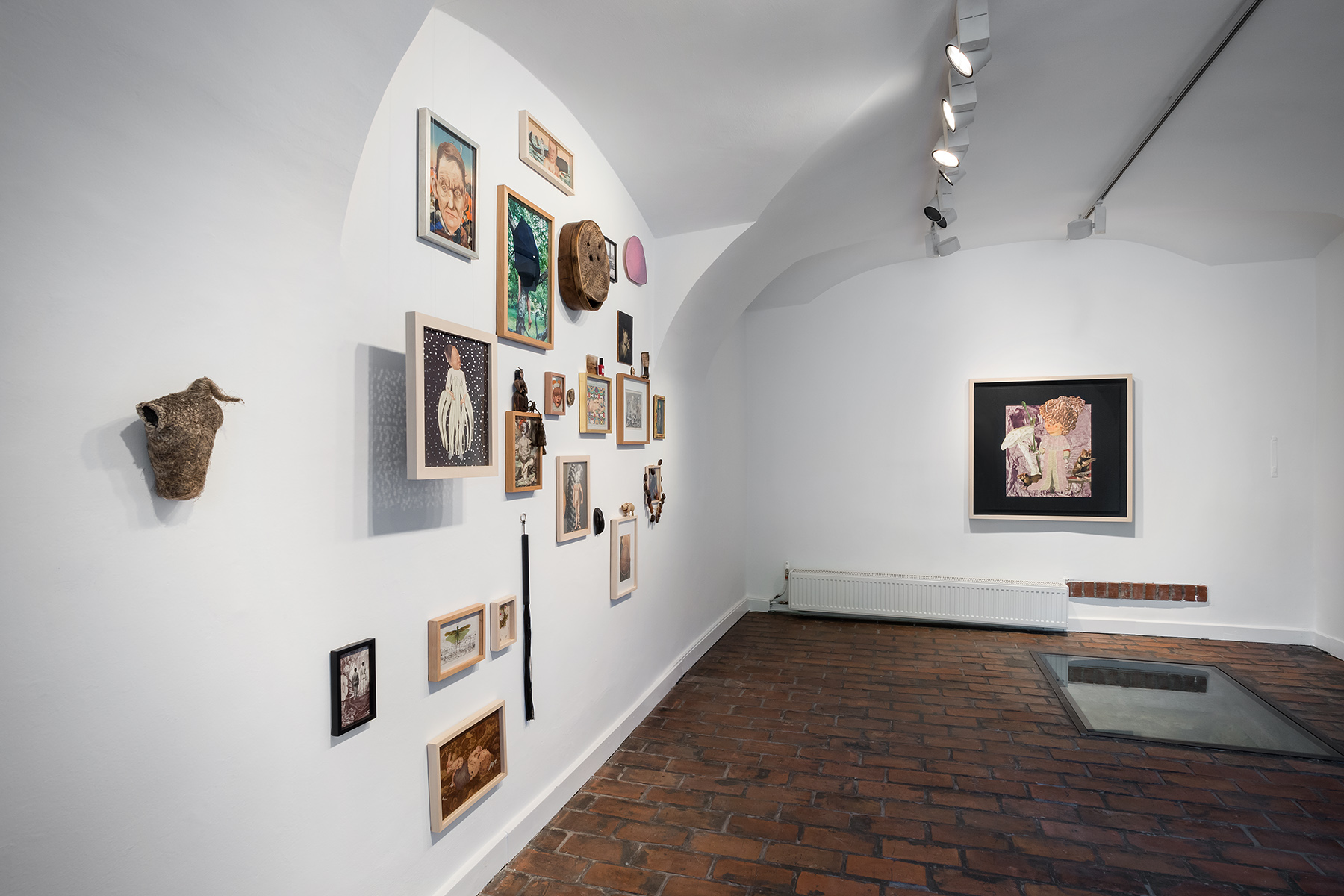 EKO9_Miutan_idegenek_lettunk_kiallitas_enterior_foto_Juhasz G. Tamas