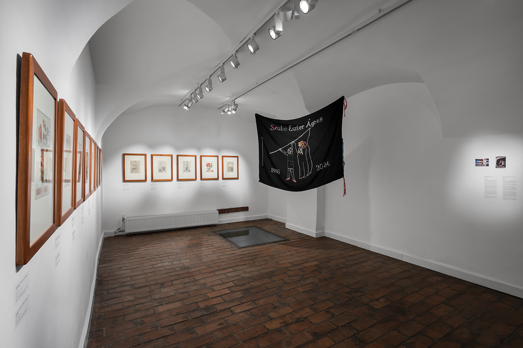 A_Ferfi_Helyet_Senki_Nem_Firtatja_A_Forradalomban_Budapest_Galeria (14) A_Ferfi_Helyet_Senki_Nem_Firtatja_A_Forradalomban_Budapest_Galeria_enteriőr