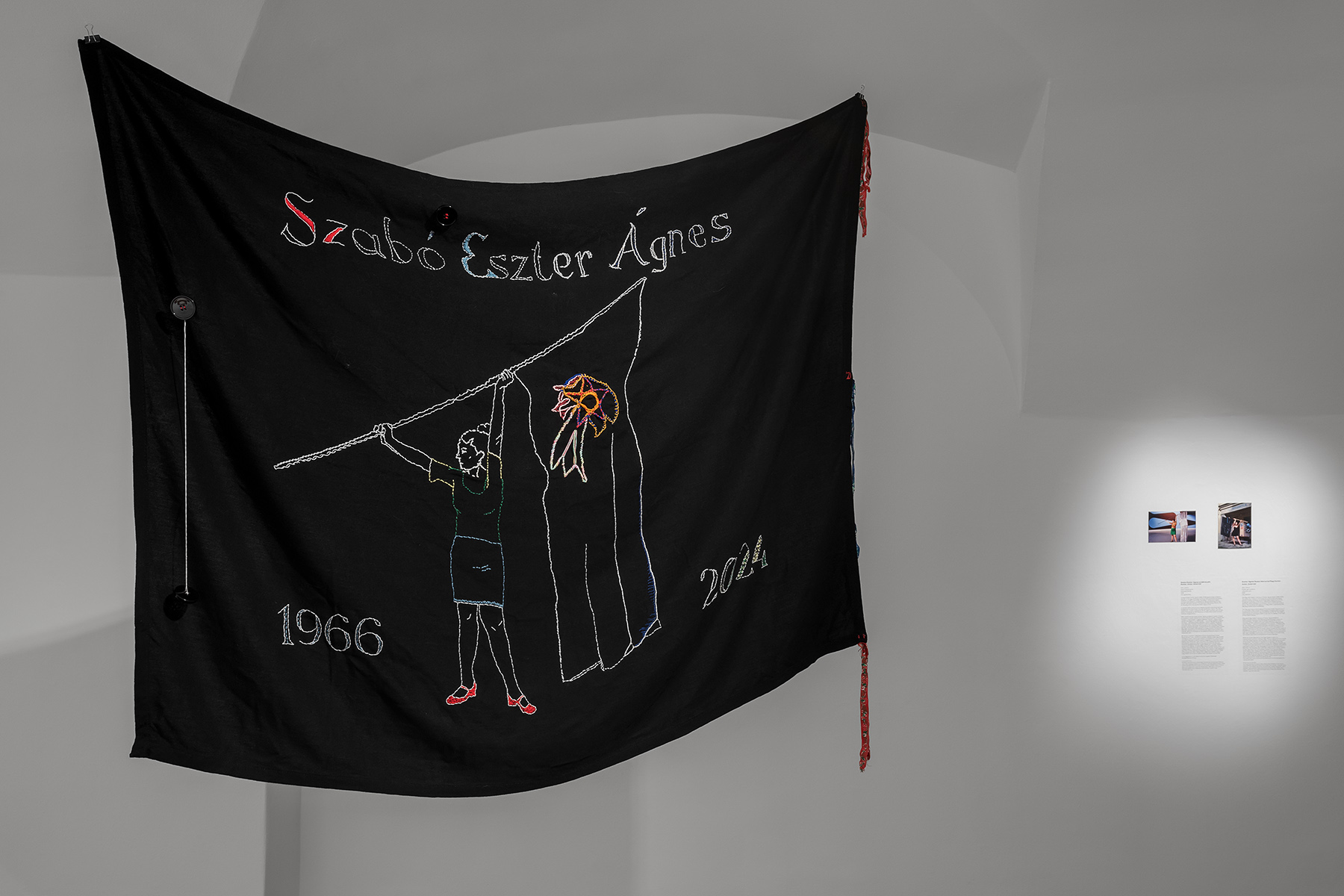 A_Ferfi_Helyet_Senki_Nem_Firtatja_A_Forradalomban_Budapest_Galeria (15) A_Ferfi_Helyet_Senki_Nem_Firtatja_A_Forradalomban_Budapest_Galeria_enteriőr