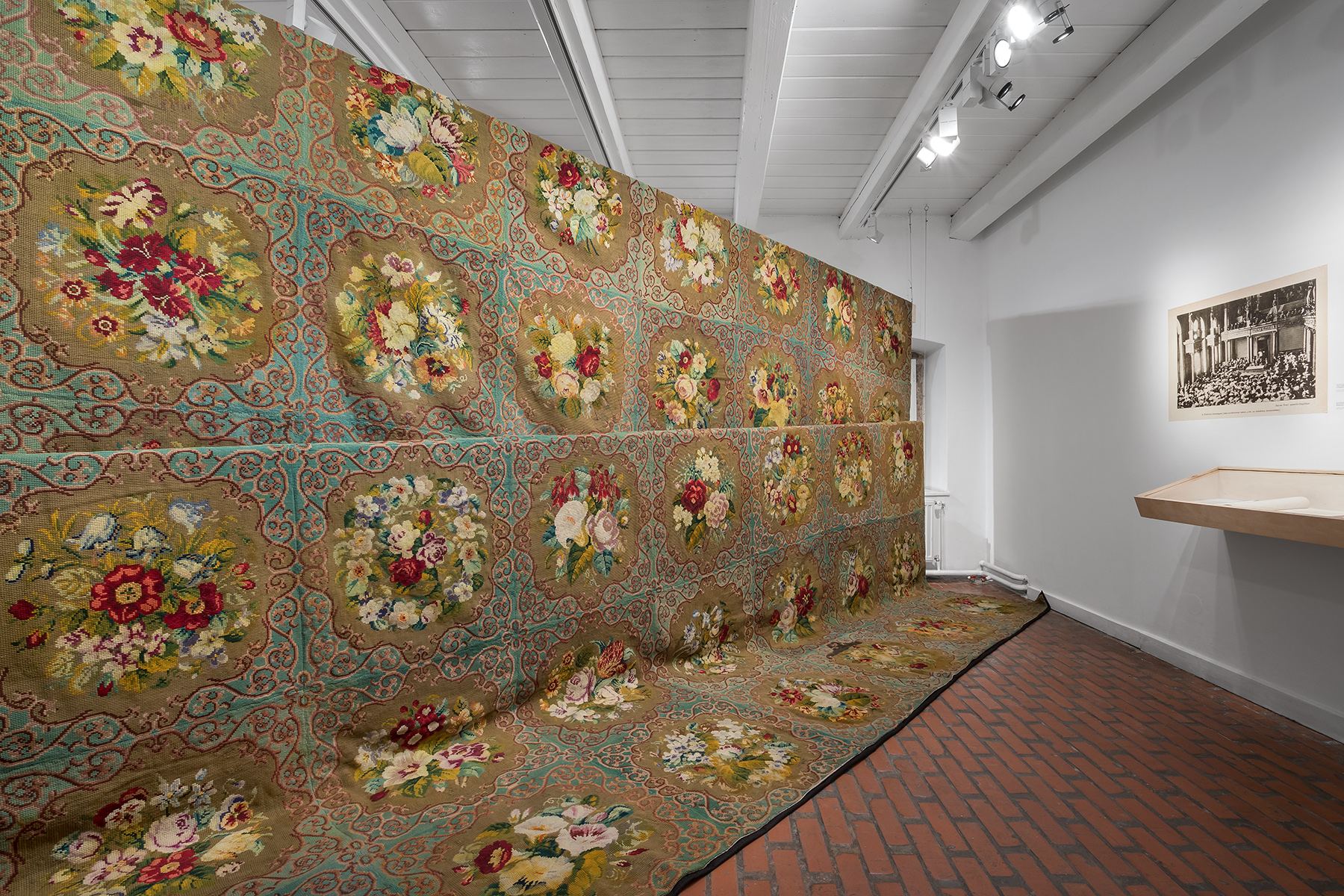 A_Ferfi_Helyet_Senki_Nem_Firtatja_A_Forradalomban_Budapest_Galeria (19) A_Ferfi_Helyet_Senki_Nem_Firtatja_A_Forradalomban_Budapest_Galeria_enteriőr