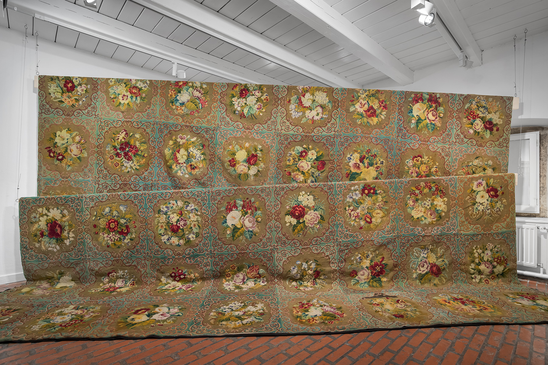 A_Ferfi_Helyet_Senki_Nem_Firtatja_A_Forradalomban_Budapest_Galeria (21) A_Ferfi_Helyet_Senki_Nem_Firtatja_A_Forradalomban_Budapest_Galeria_enteriőr