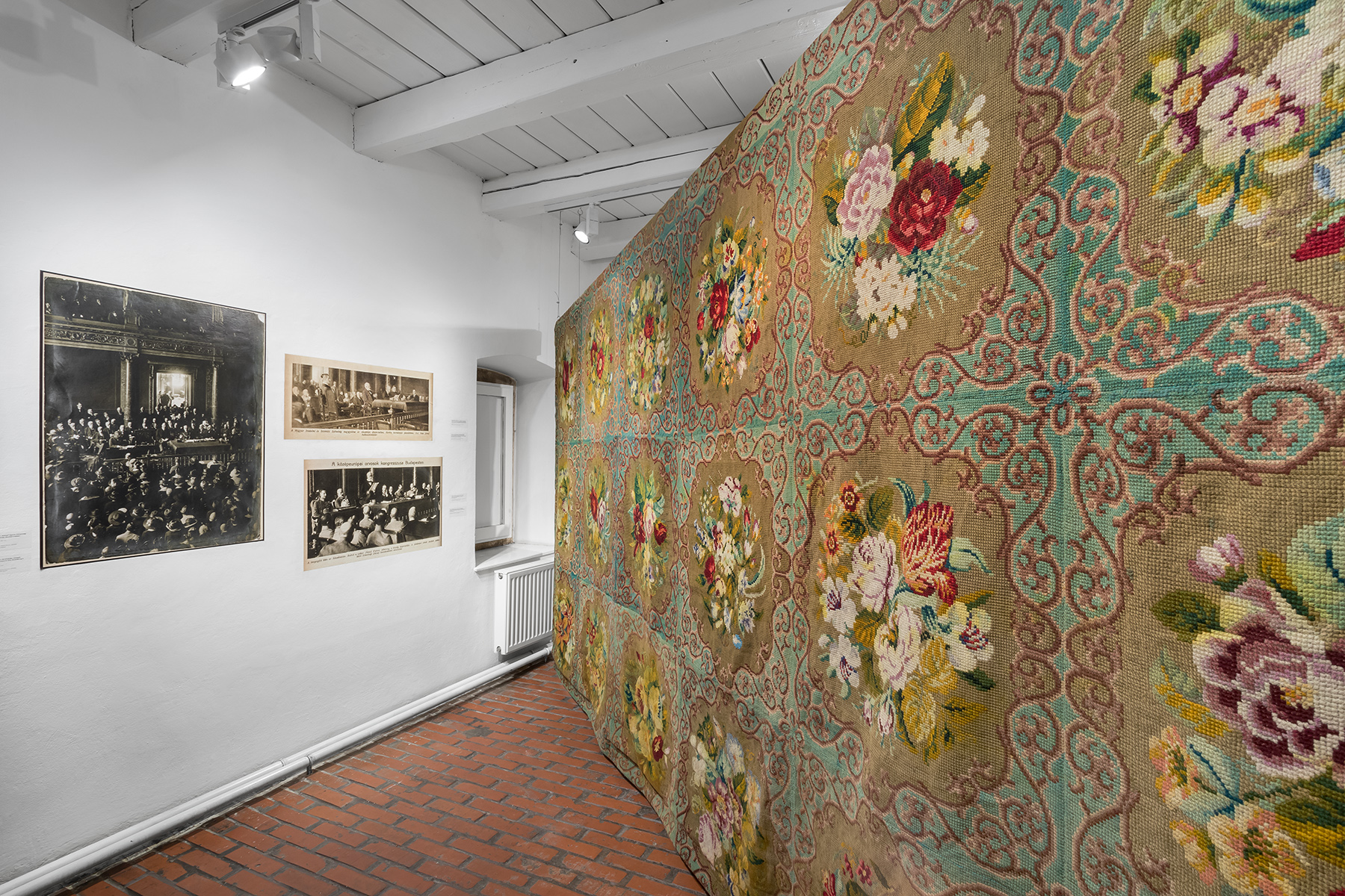 A_Ferfi_Helyet_Senki_Nem_Firtatja_A_Forradalomban_Budapest_Galeria (23) A_Ferfi_Helyet_Senki_Nem_Firtatja_A_Forradalomban_Budapest_Galeria_enteriőr