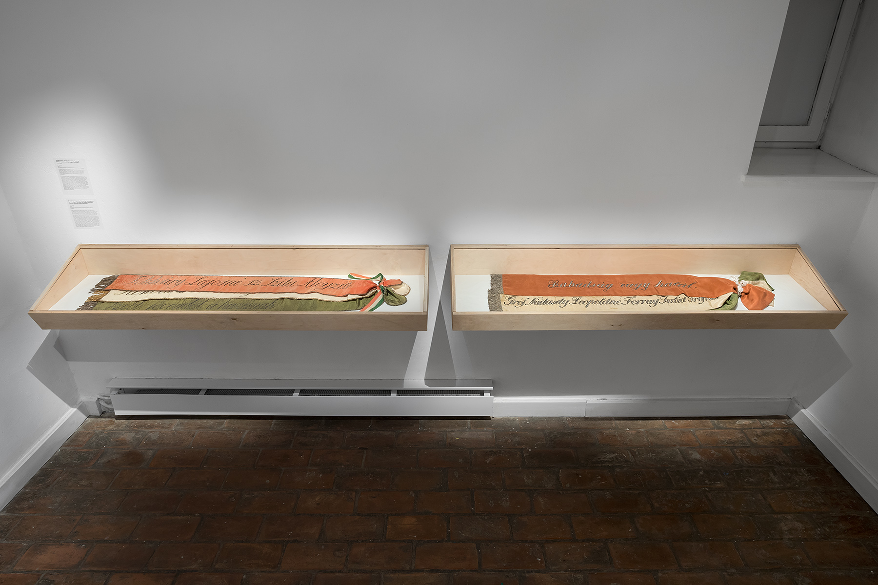 A_Ferfi_Helyet_Senki_Nem_Firtatja_A_Forradalomban_Budapest_Galeria (7) A_Ferfi_Helyet_Senki_Nem_Firtatja_A_Forradalomban_Budapest_Galeria_enteriőr