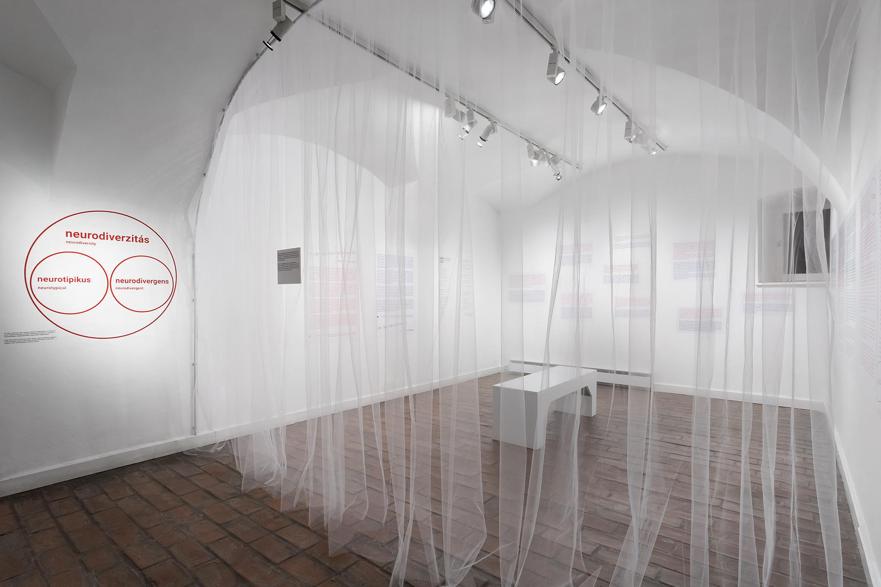 A neurodiverzitásról_Budapest Galéria (6) Enteriőr fotó A neurodiverzitásról kiállításról